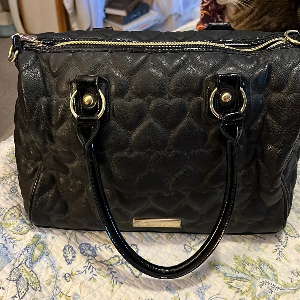 Betsy Johnson black bag with hearts - Picture 1 of 4